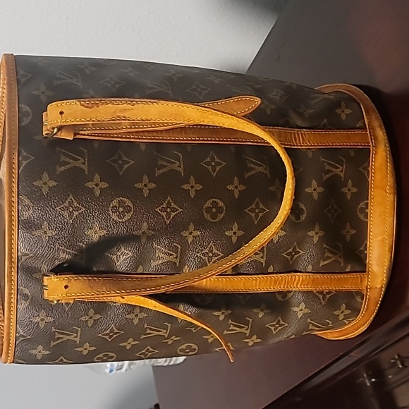 Louis Vuitton bucket bag monogram